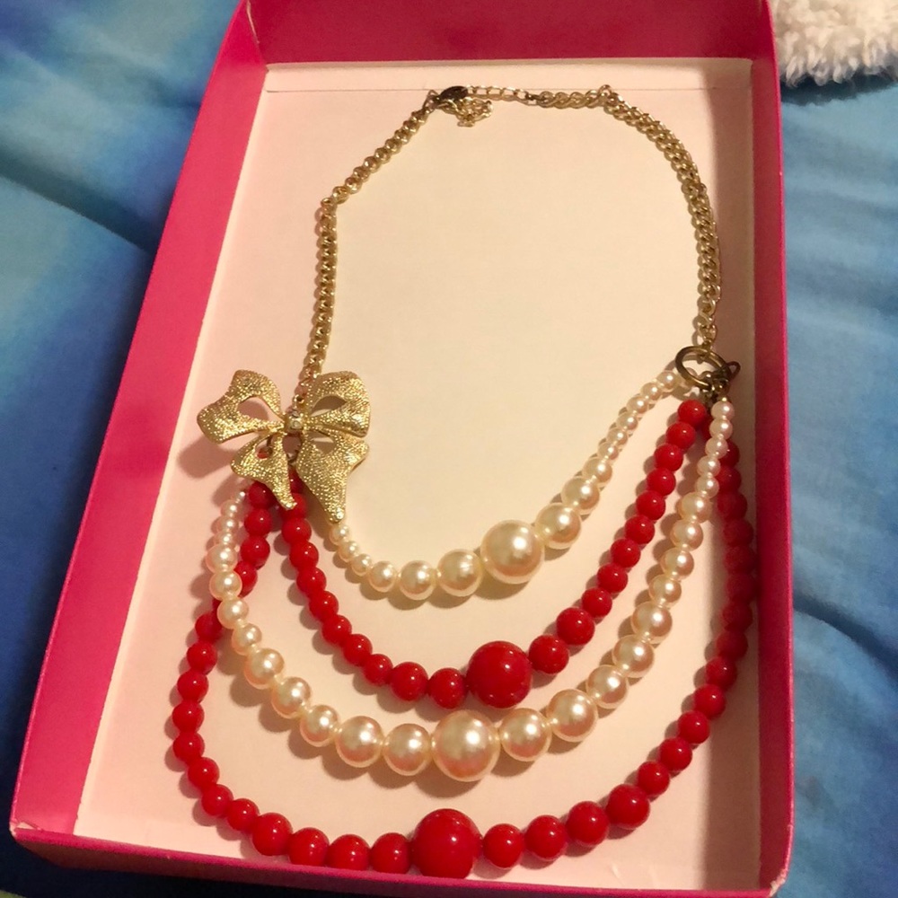 Pearl & Golden Bow necklace